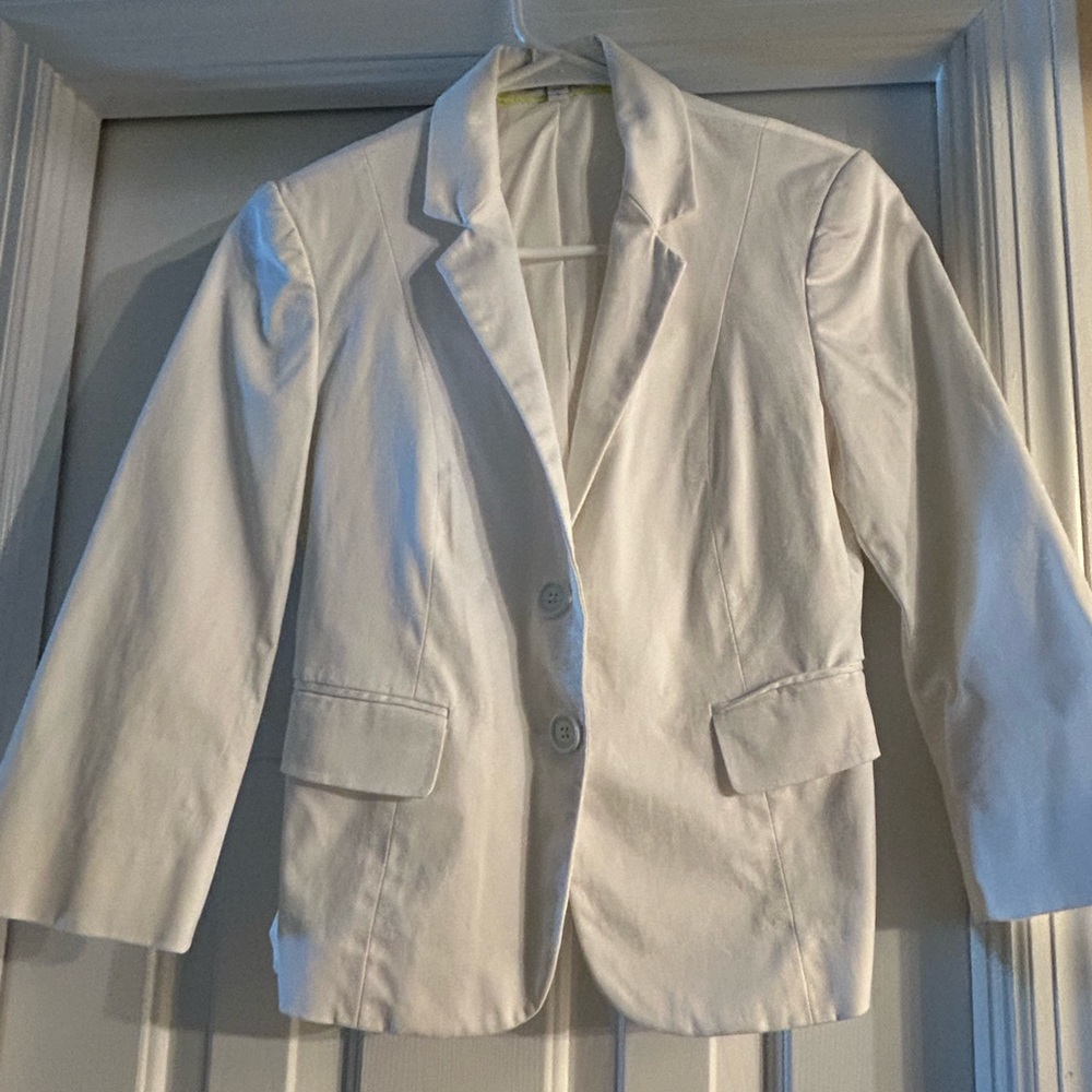 White short blazer. Size 0. Brand: Express | Used 3 times - Purchased 2023